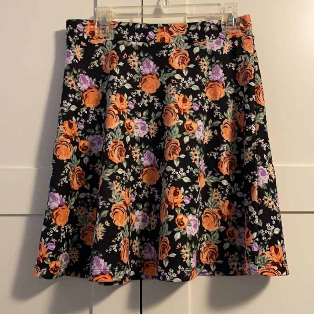 NWT H&M: Black Floral Circle Skirt Size Small